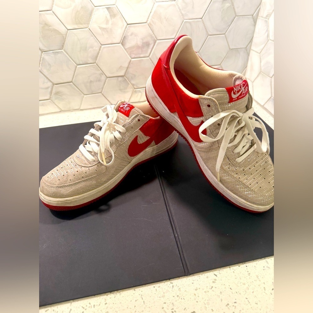 Nike Air Force 1 Low Premium Christmas Sneakers Vintage Size 10.5 Red Silver